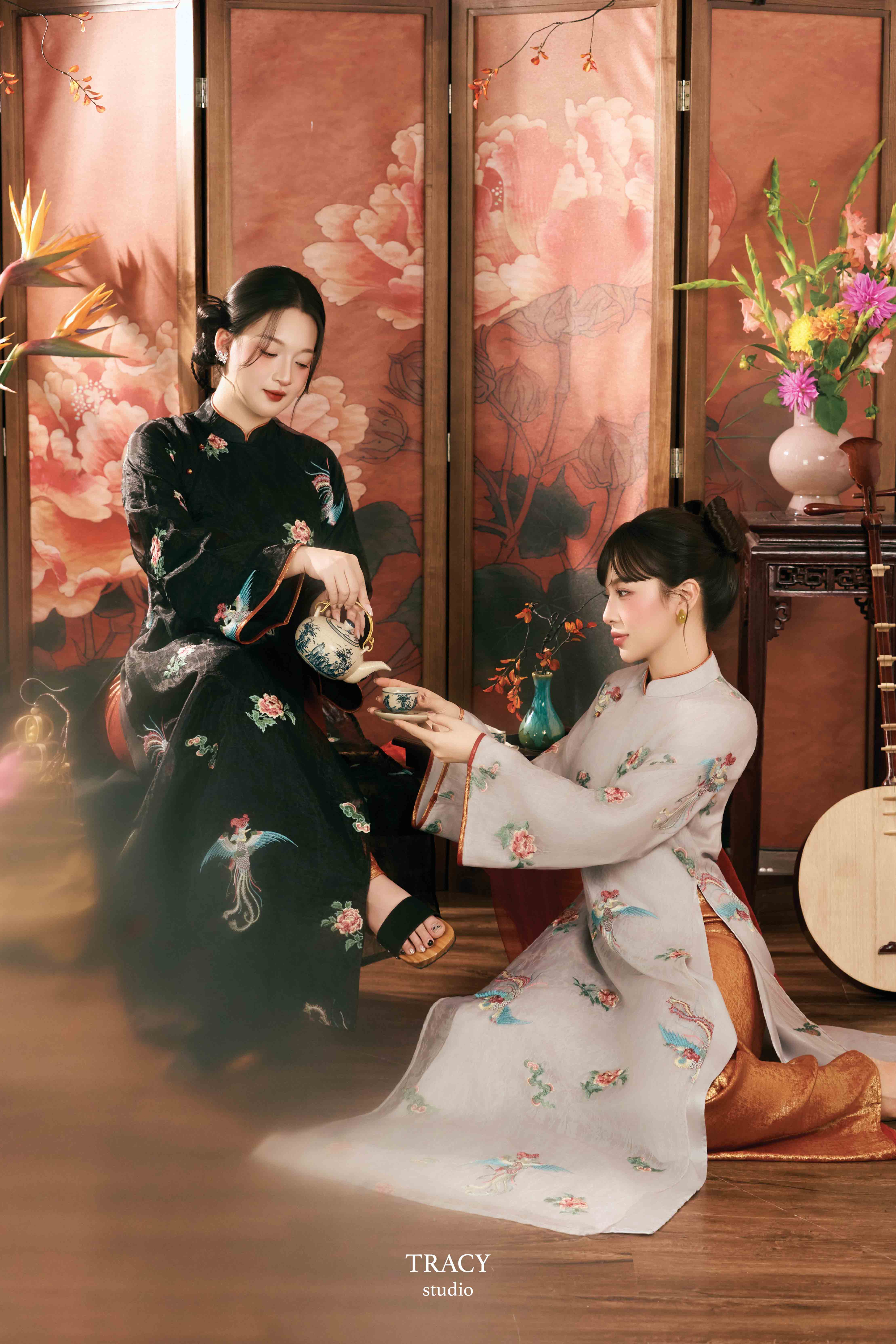 frontend/img/gallery/anh-tet-yem-ao-dai/tracy-studio-chup-concept-ao-dai-doi (6).jpg